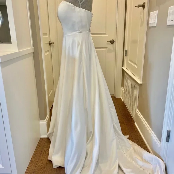 🌟💜🌟STELLA YORK Ivory Wedding Dress with Detachable Sleeves Altered to Sz 2 - Picture 9 of 14